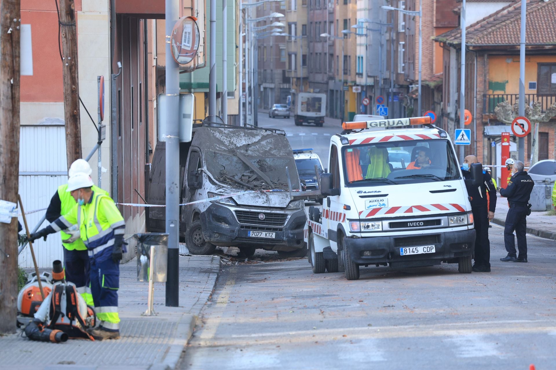 El día después de la explosión en Mieres, en imágenes