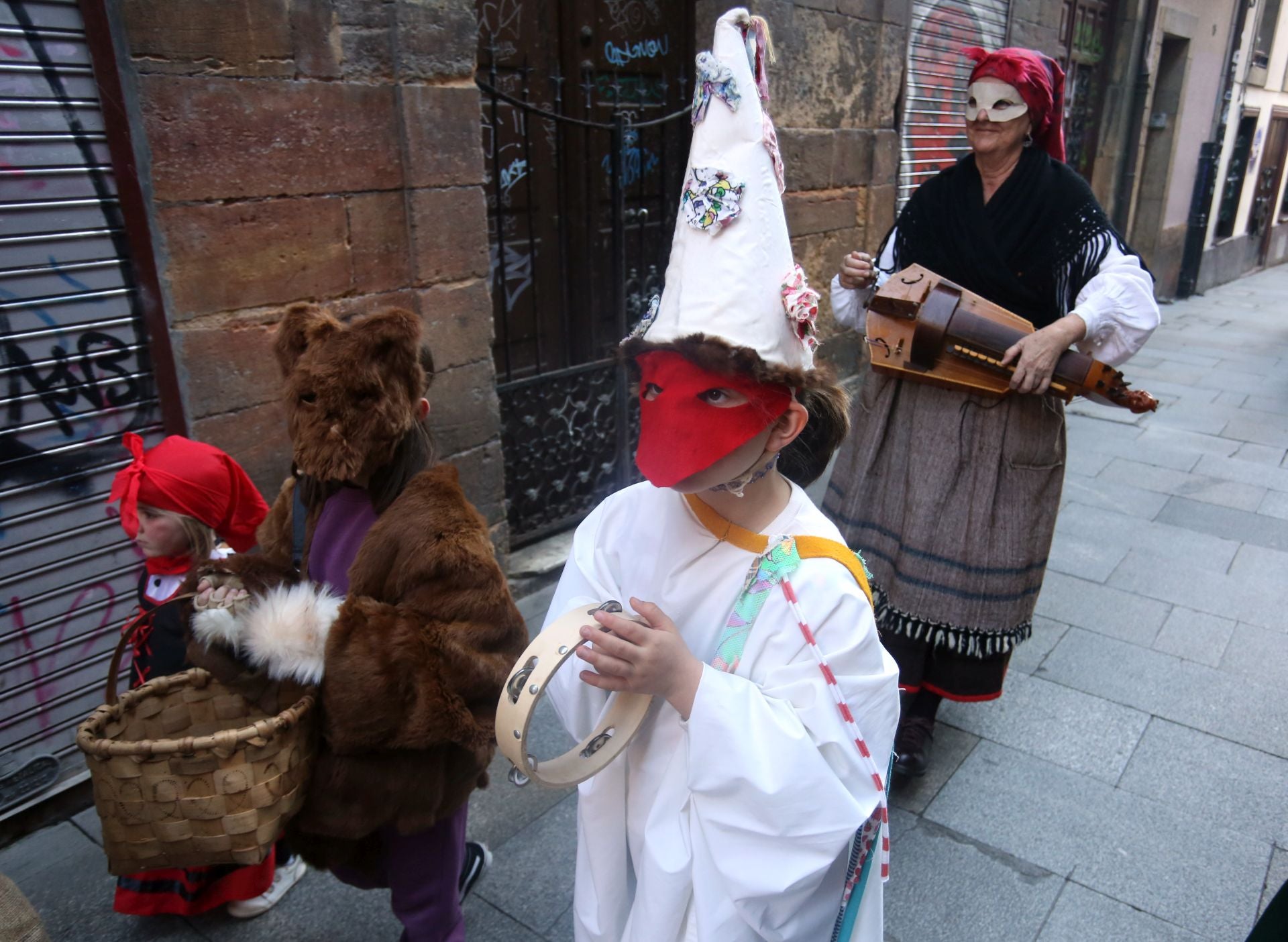 Los Mazcaritos protagonizan el lunes d&#039;Antroxu en Oviedo
