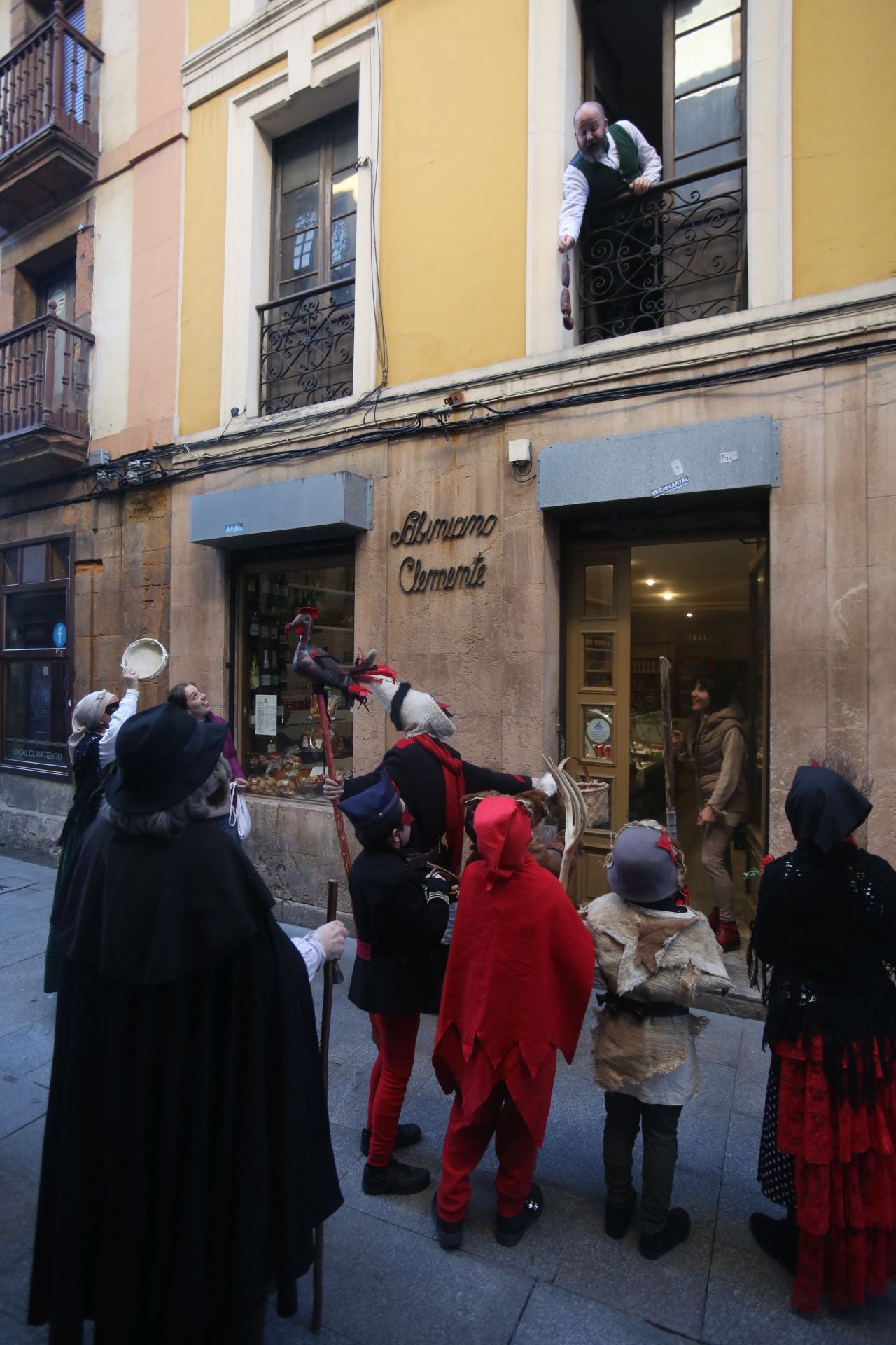 Los Mazcaritos protagonizan el lunes d&#039;Antroxu en Oviedo
