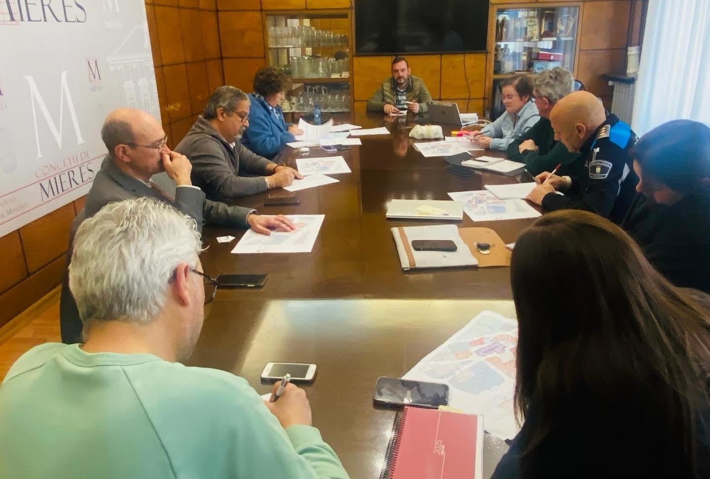 Un momento de la reunión de trabajo en el Ayuntamiento de Mieres.