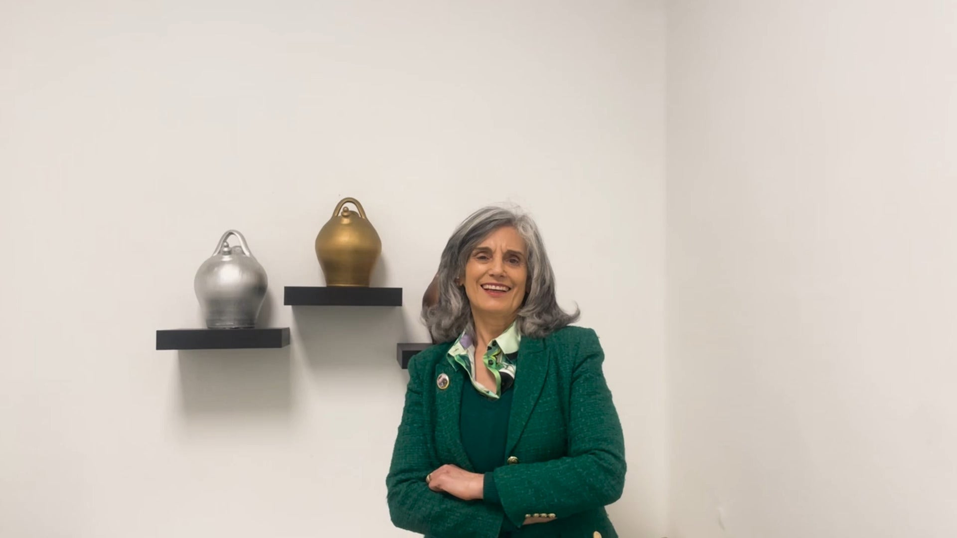 Guillermina Caicoya, galerista, felicita a EL COMERCIO