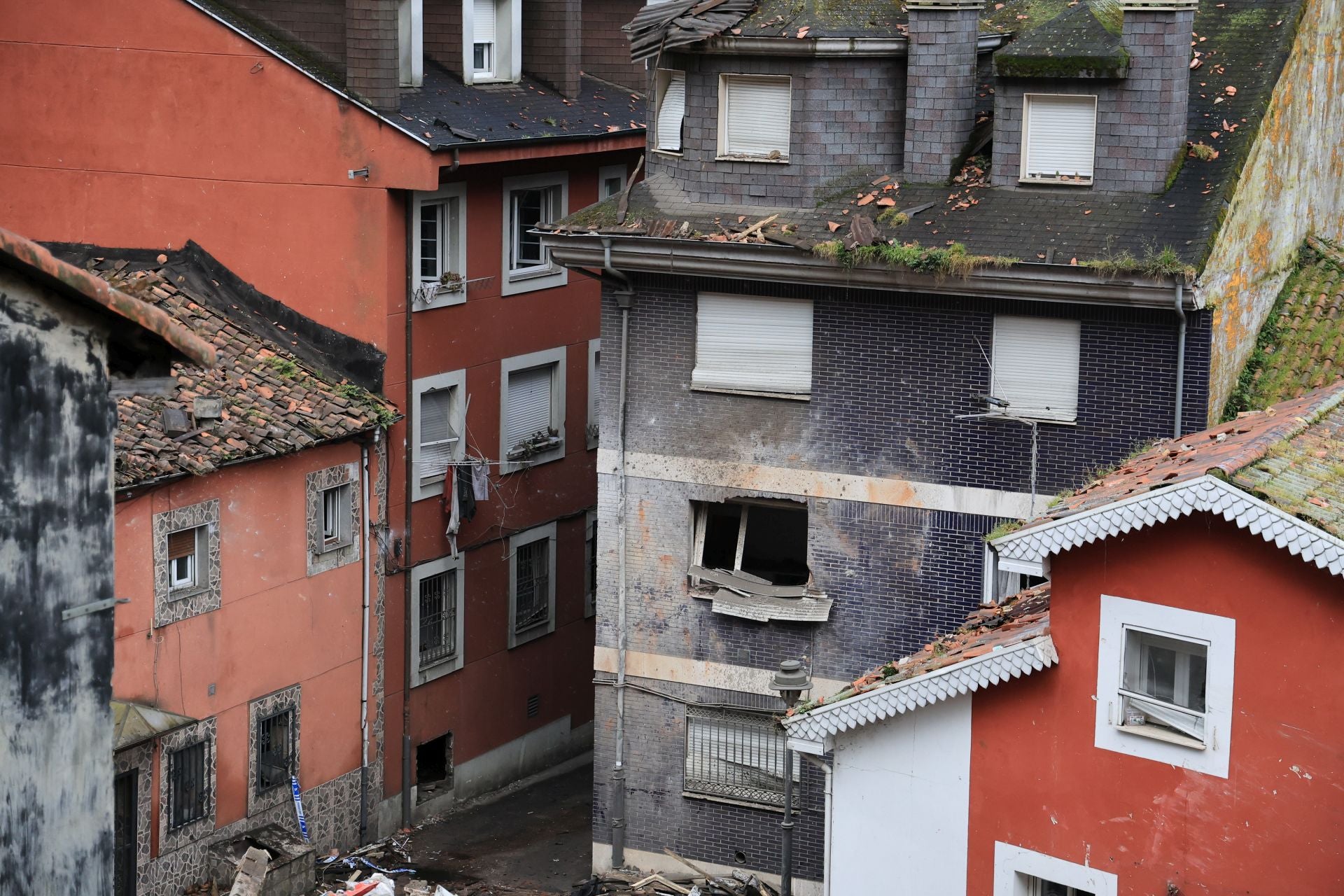 La actividad en Mieres continúa con el derribo de edificios tras la explosión