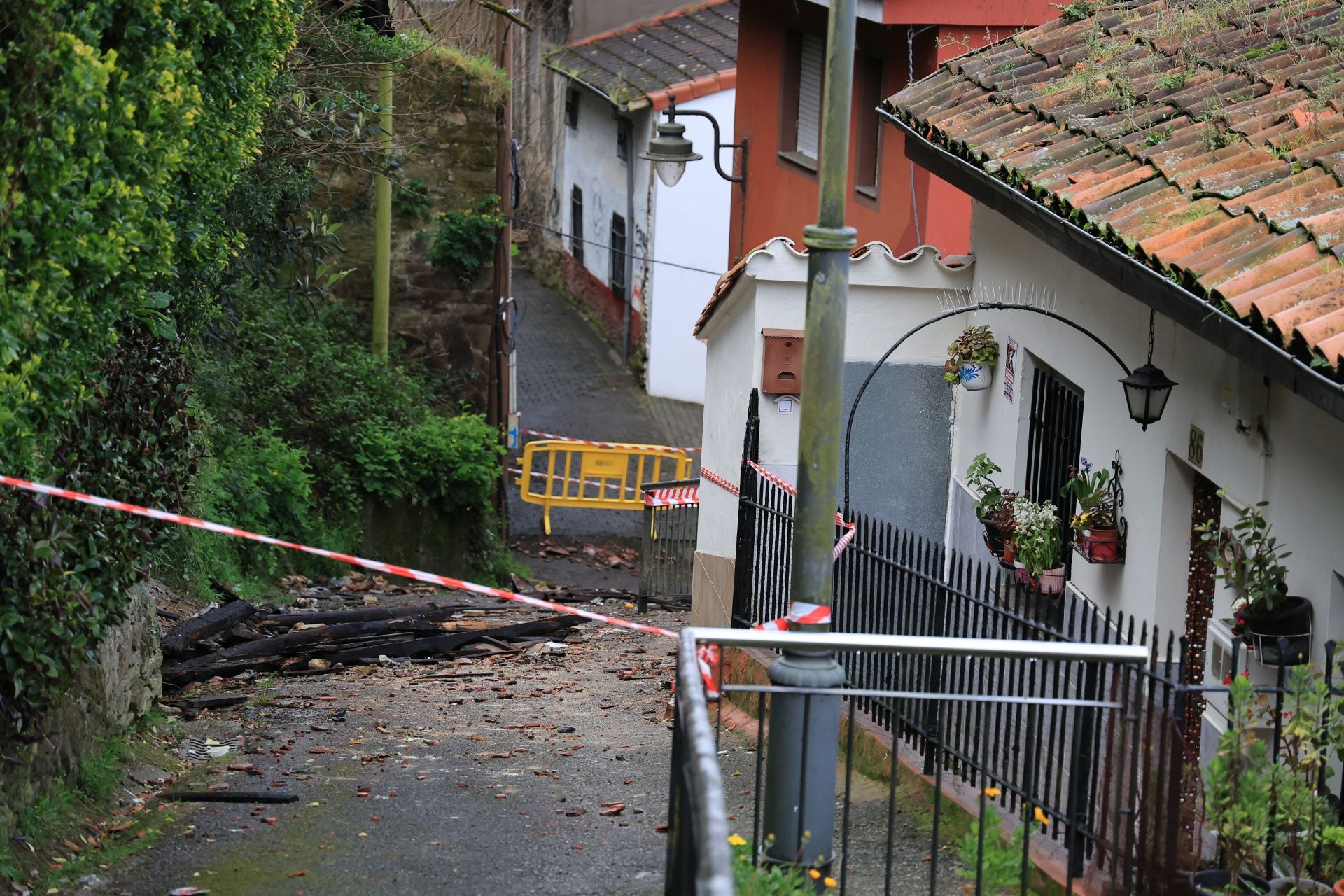 La actividad en Mieres continúa con el derribo de edificios tras la explosión