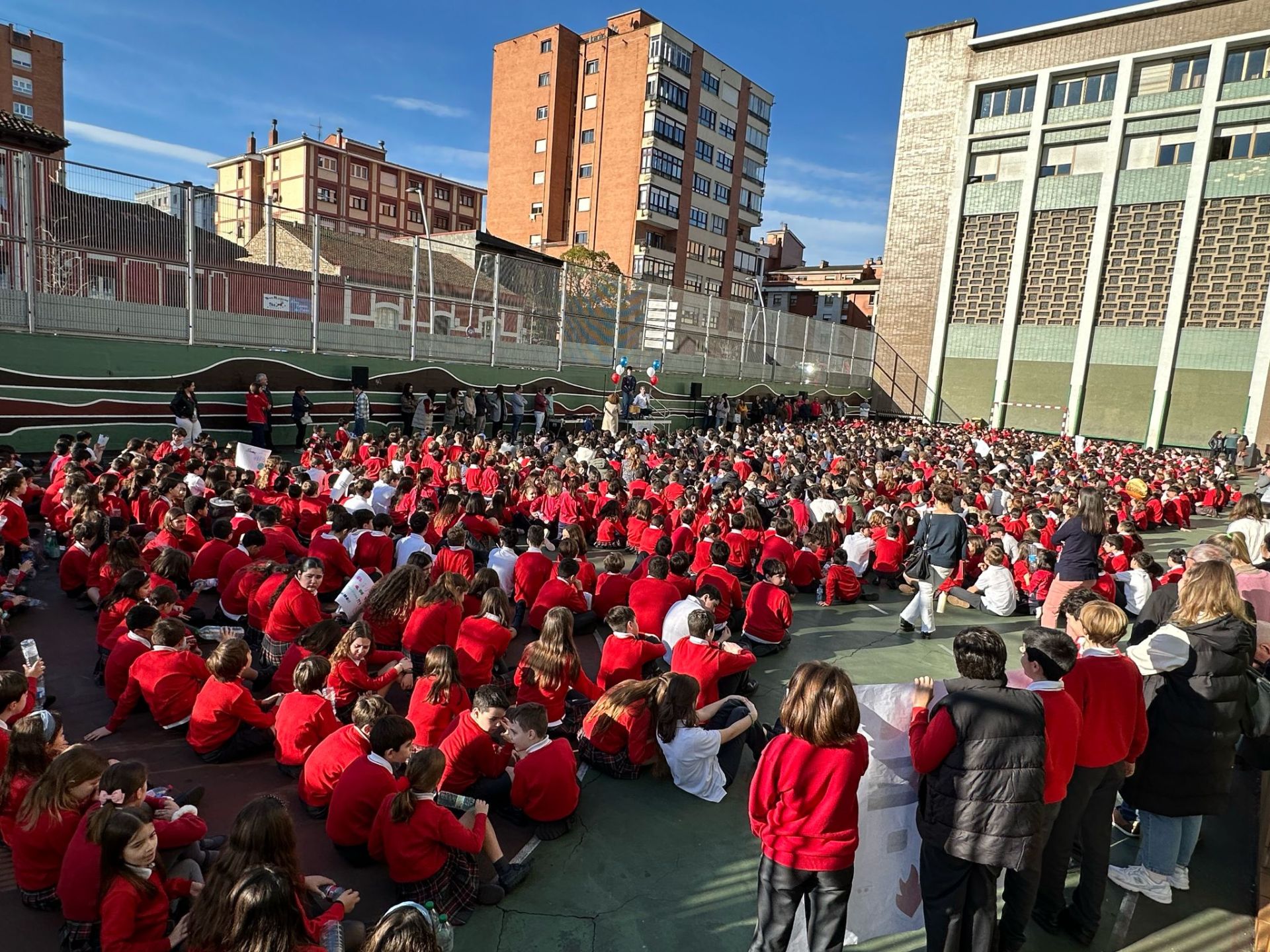 Los colegios de Gijón se vuelcan con el 8M