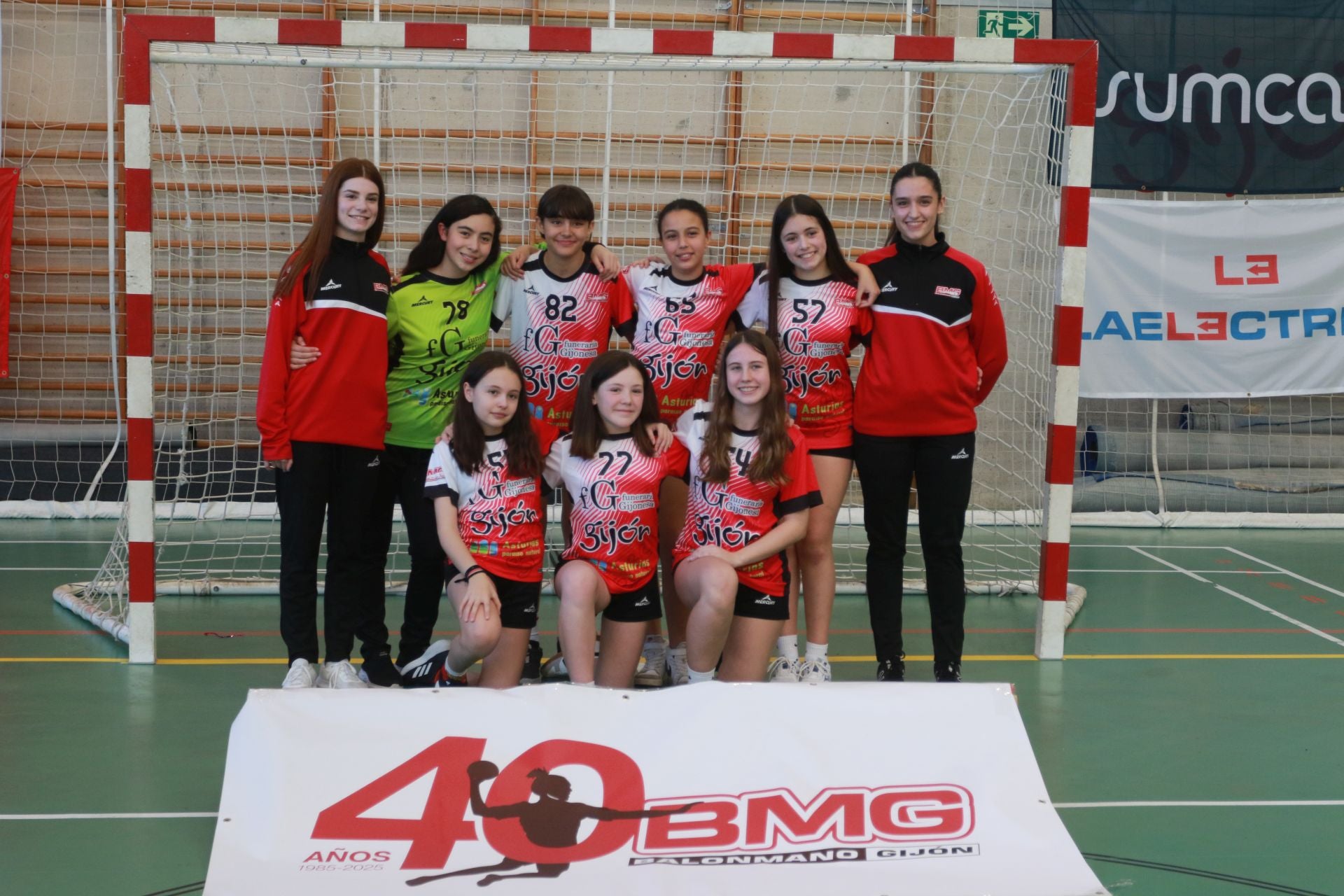 El Balonmano Gijón exhibe el poder de su cantera