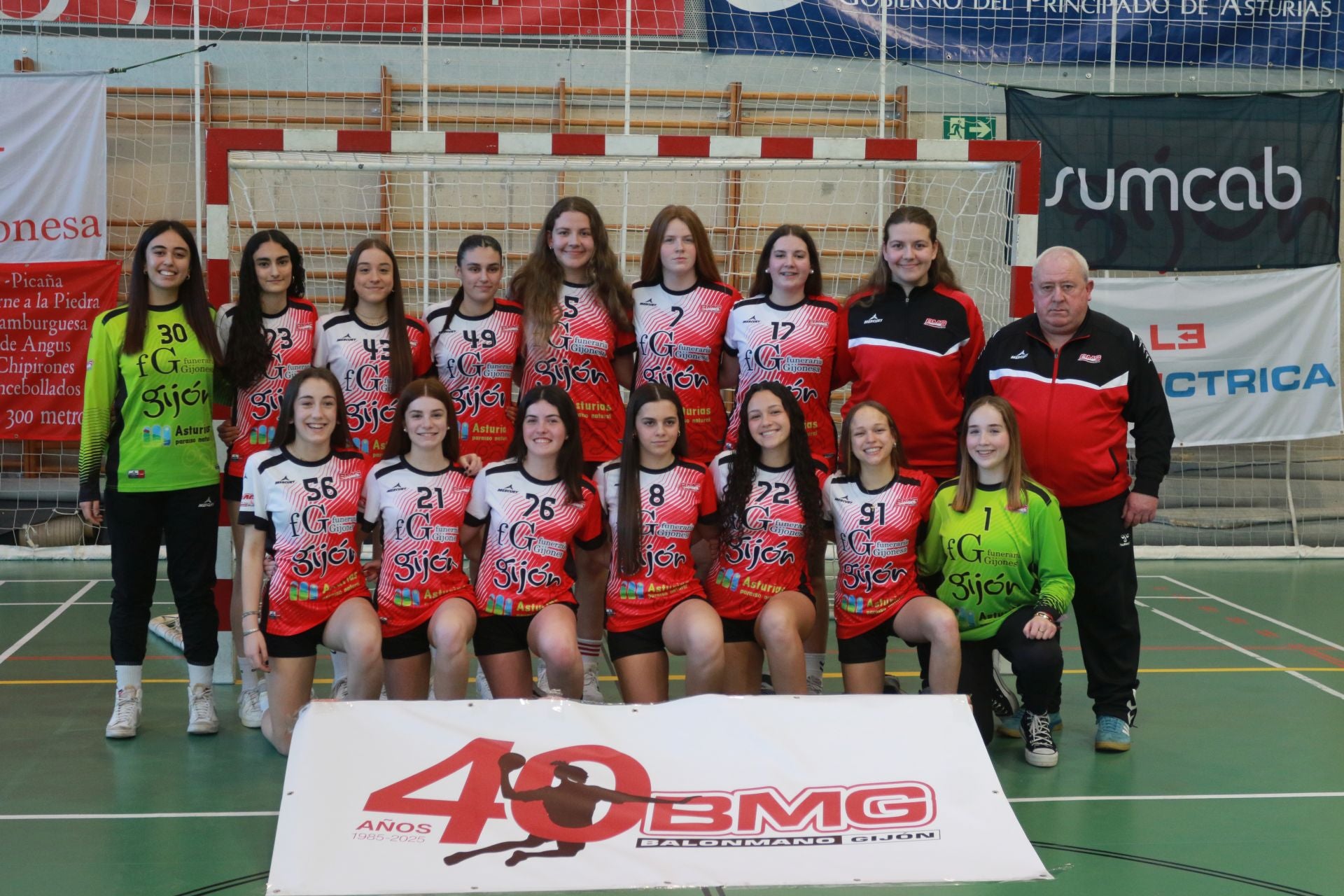 El Balonmano Gijón exhibe el poder de su cantera