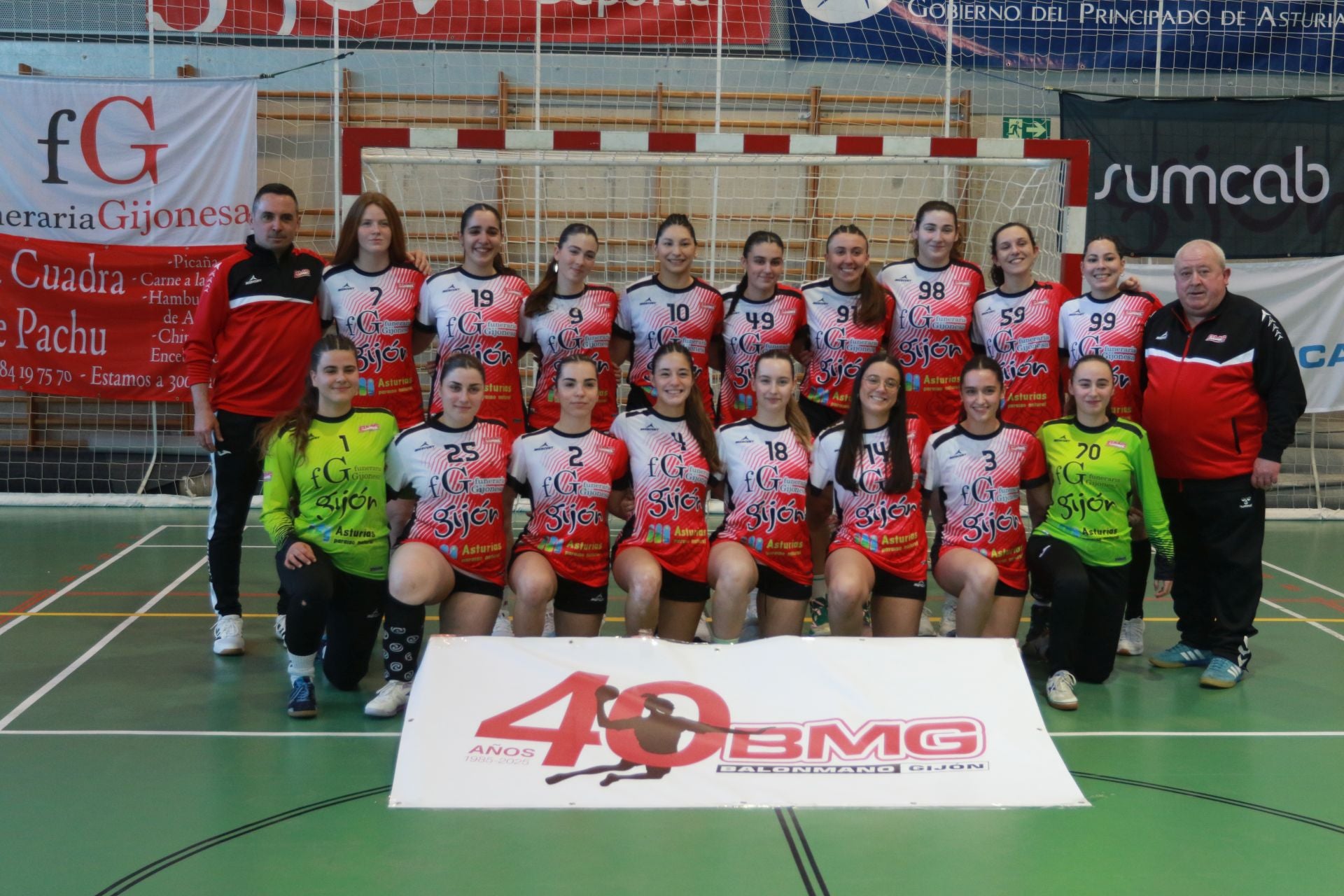 El Balonmano Gijón exhibe el poder de su cantera