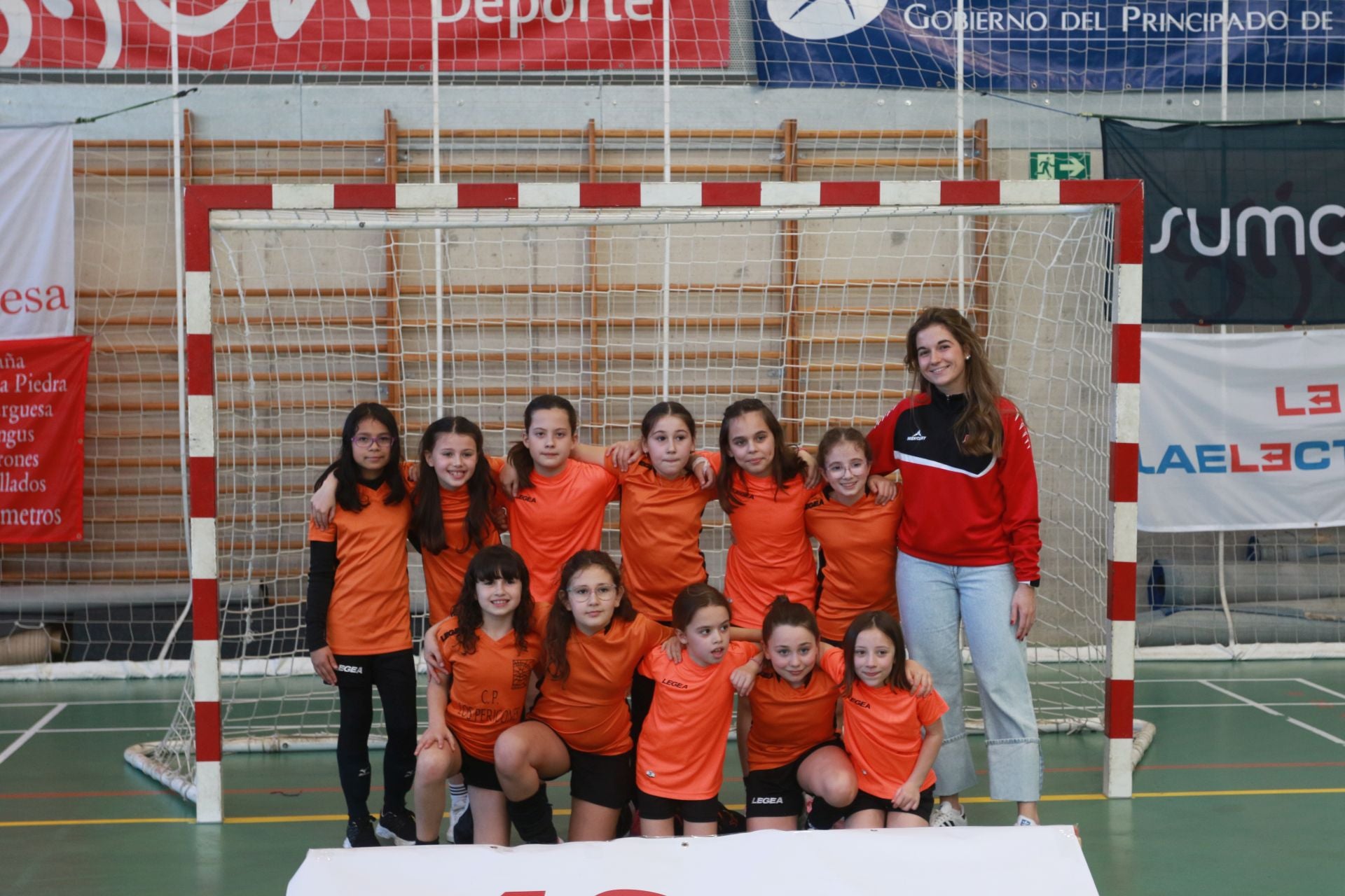 El Balonmano Gijón exhibe el poder de su cantera