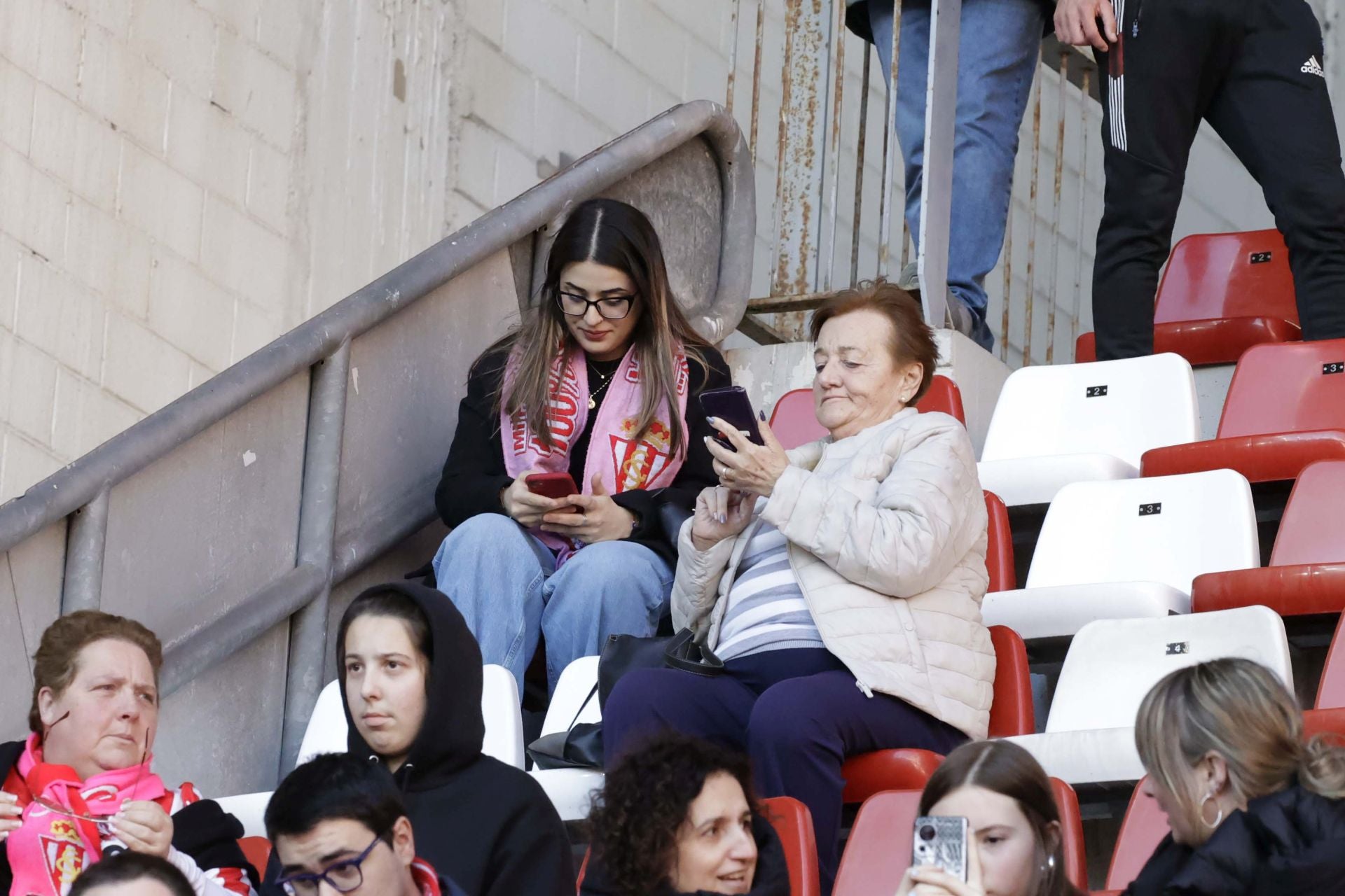 Fotos: ¿Estuviste en el Sporting-Racing en El Molinón? ¡Búscate!
