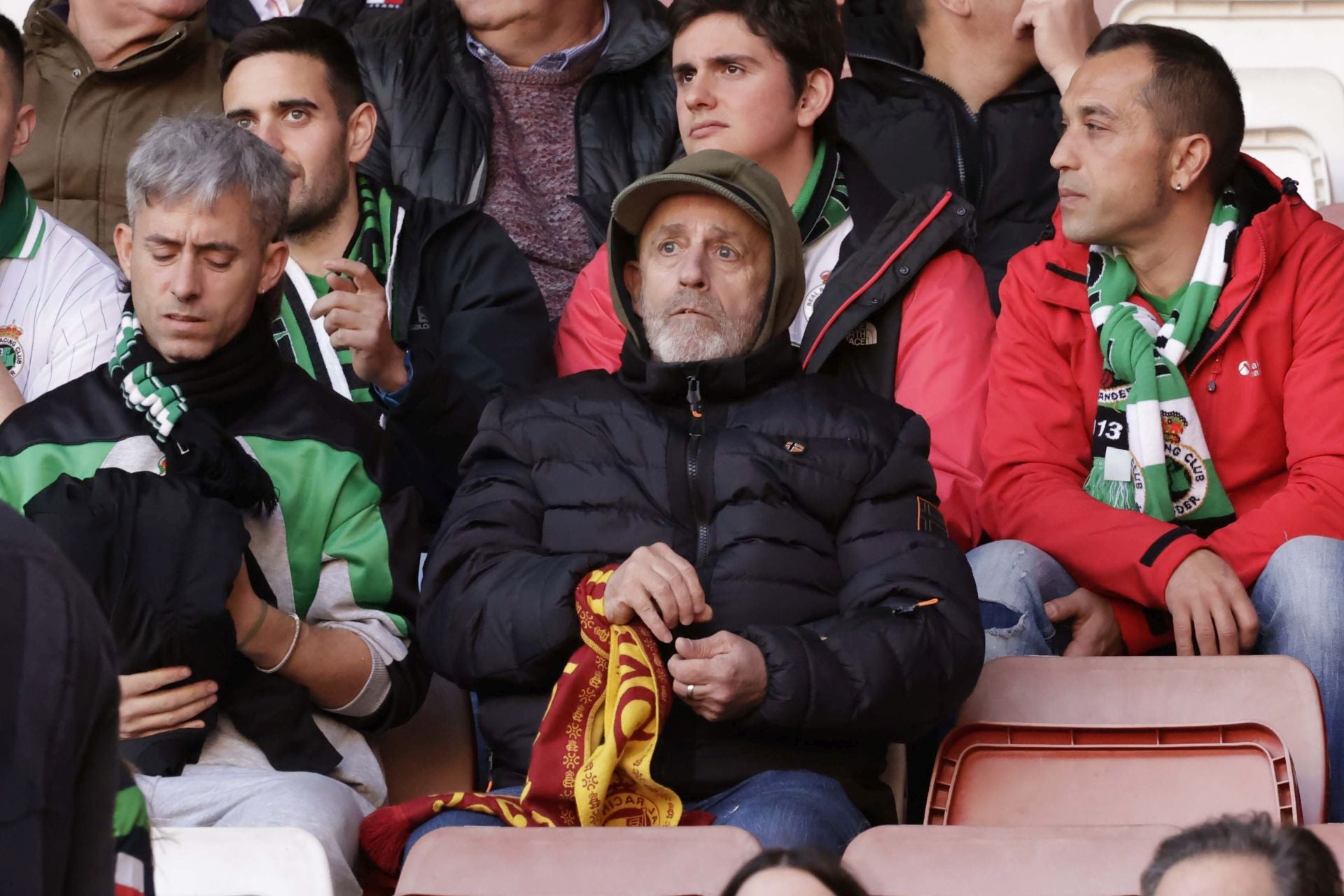 Fotos: ¿Estuviste en el Sporting-Racing en El Molinón? ¡Búscate!