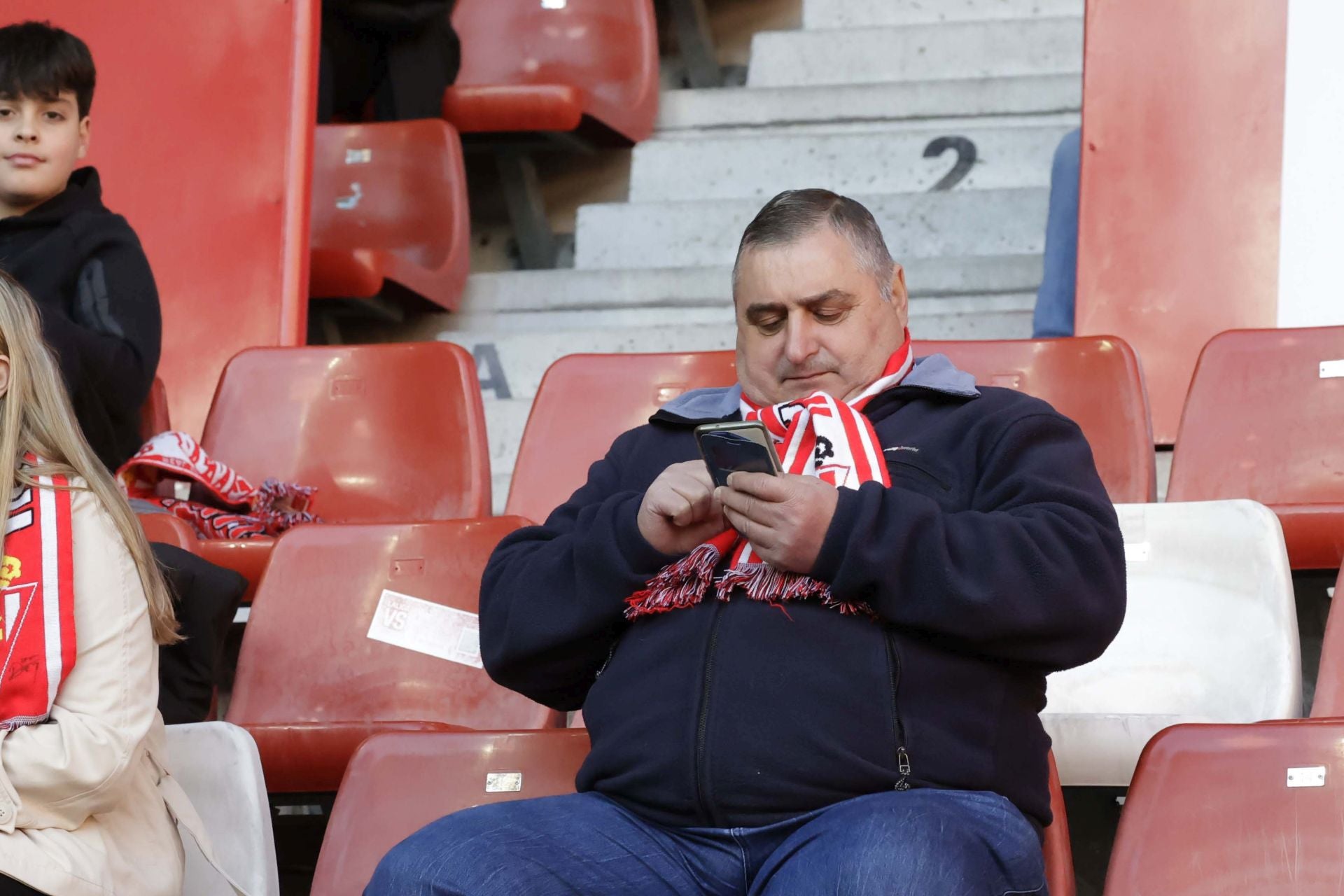 Fotos: ¿Estuviste en el Sporting-Racing en El Molinón? ¡Búscate!