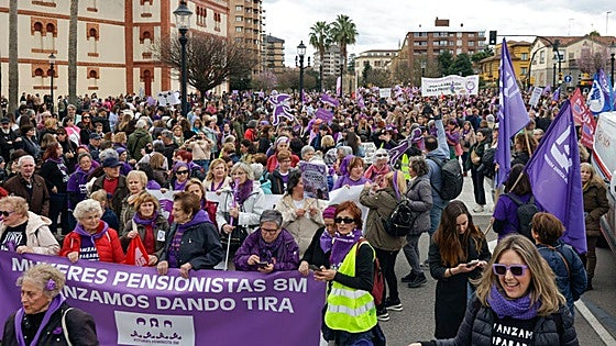 8M en Asturias: 9.000 personas gritan por la igualdad real en Gijón