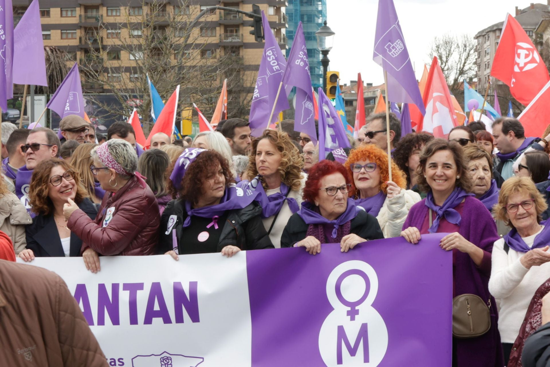 Asturias «respira lucha»: las fotos de la manifestación del 8M en Gijón