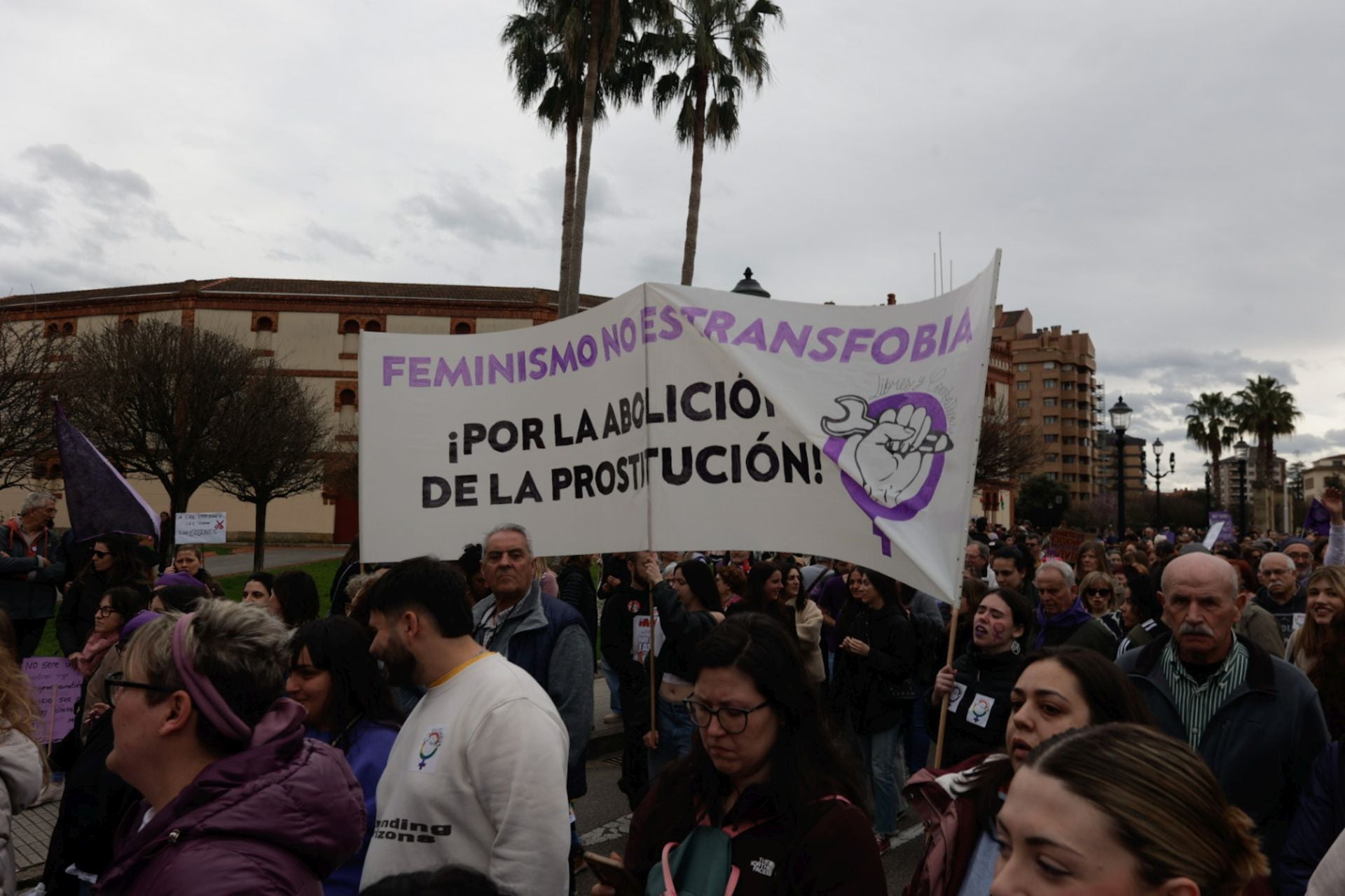 Asturias «respira lucha»: las fotos de la manifestación del 8M en Gijón