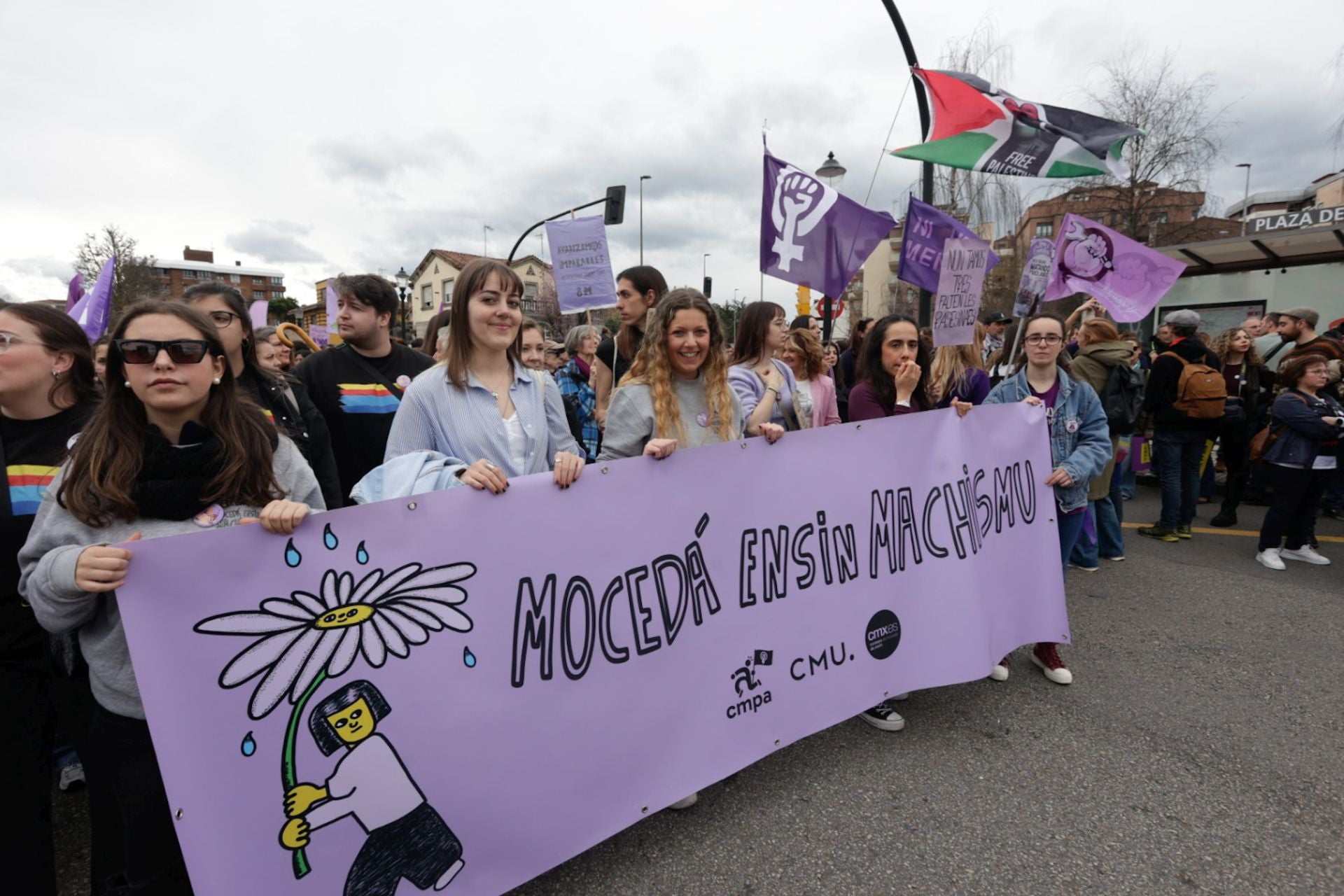 Asturias «respira lucha»: las fotos de la manifestación del 8M en Gijón