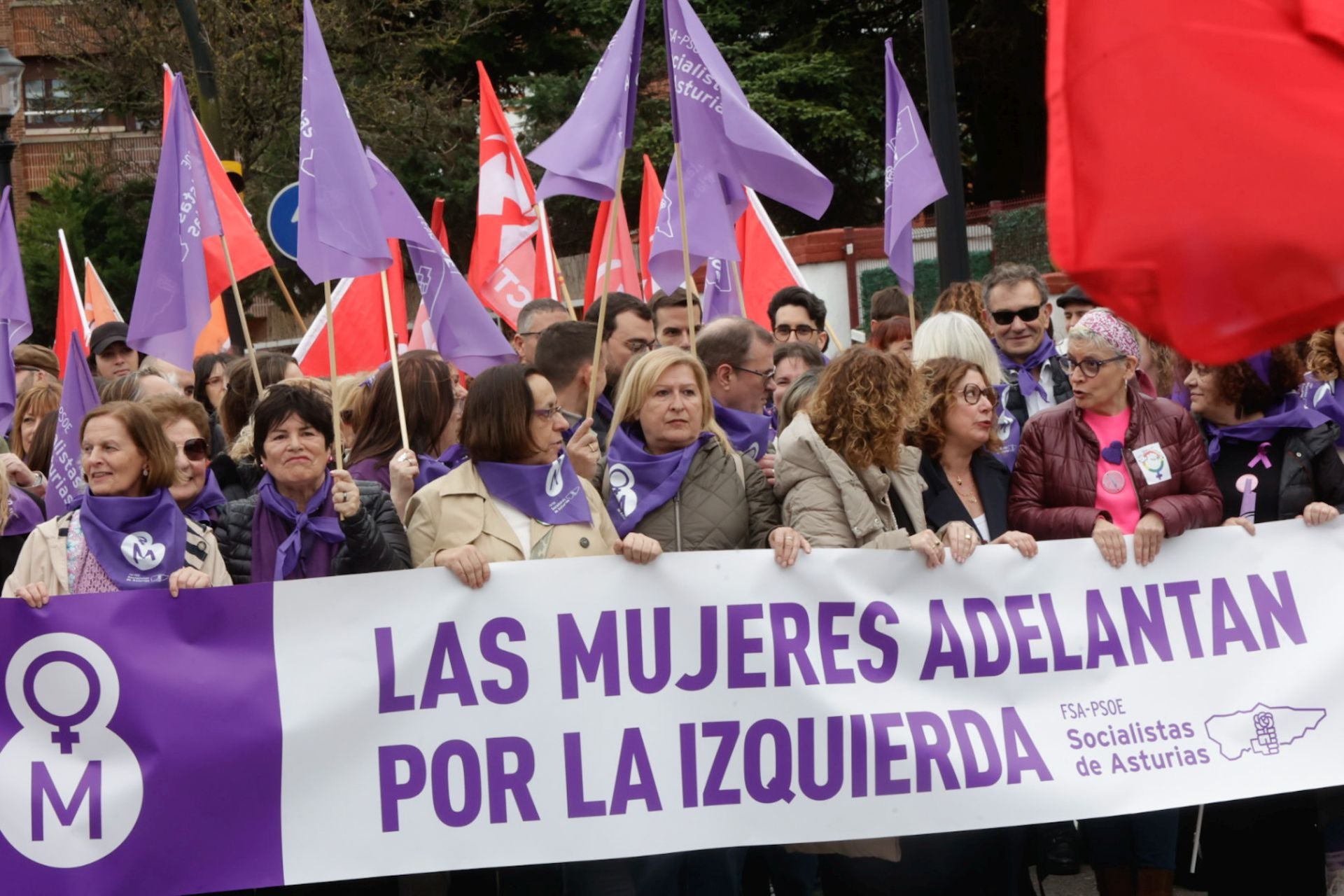Asturias «respira lucha»: las fotos de la manifestación del 8M en Gijón
