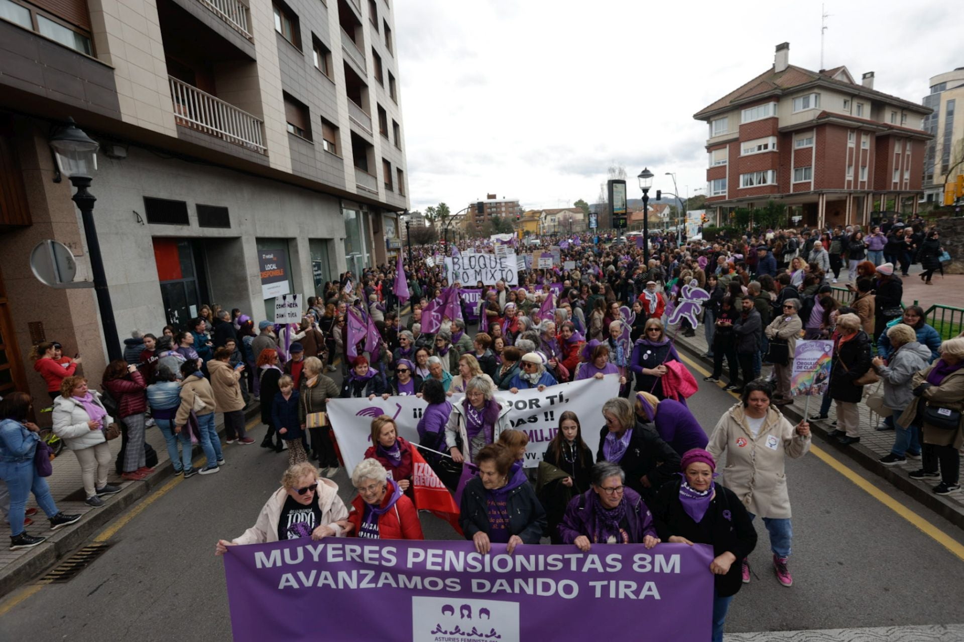 Asturias «respira lucha»: las fotos de la manifestación del 8M en Gijón
