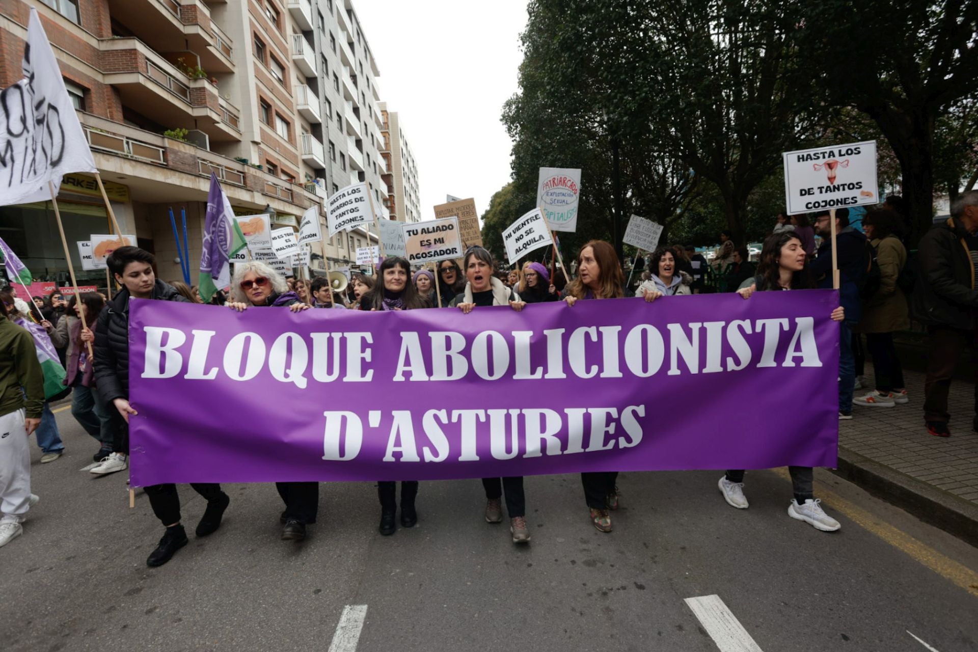 Asturias «respira lucha»: las fotos de la manifestación del 8M en Gijón
