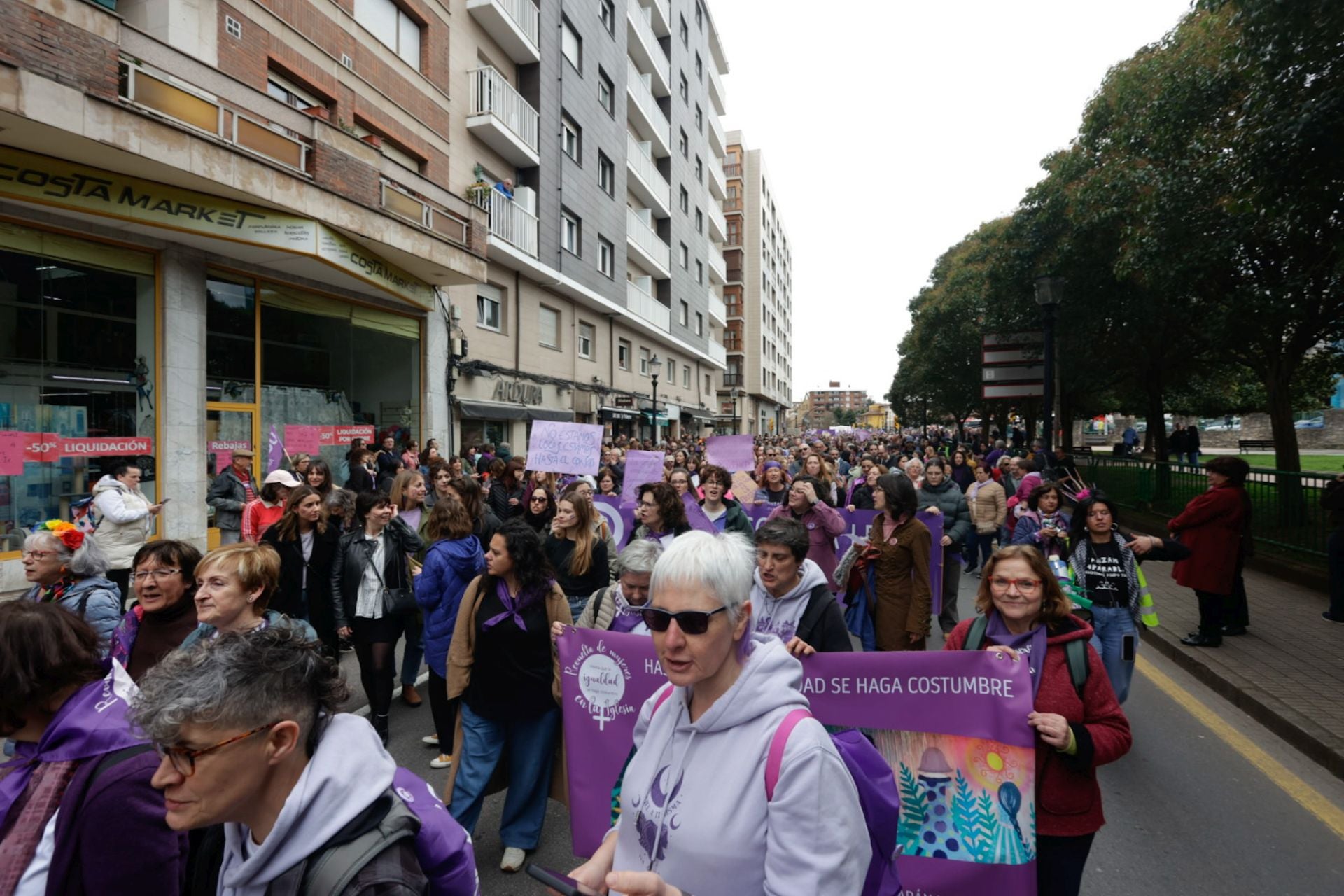 Asturias «respira lucha»: las fotos de la manifestación del 8M en Gijón