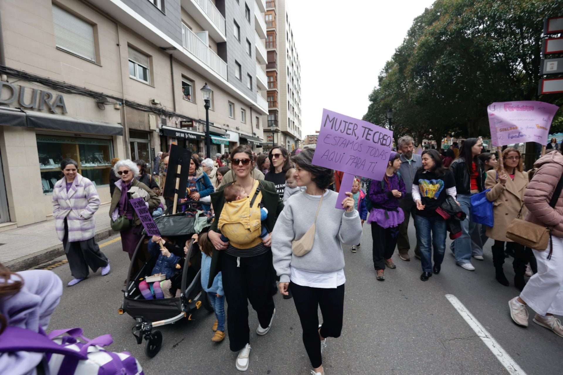 Asturias «respira lucha»: las fotos de la manifestación del 8M en Gijón