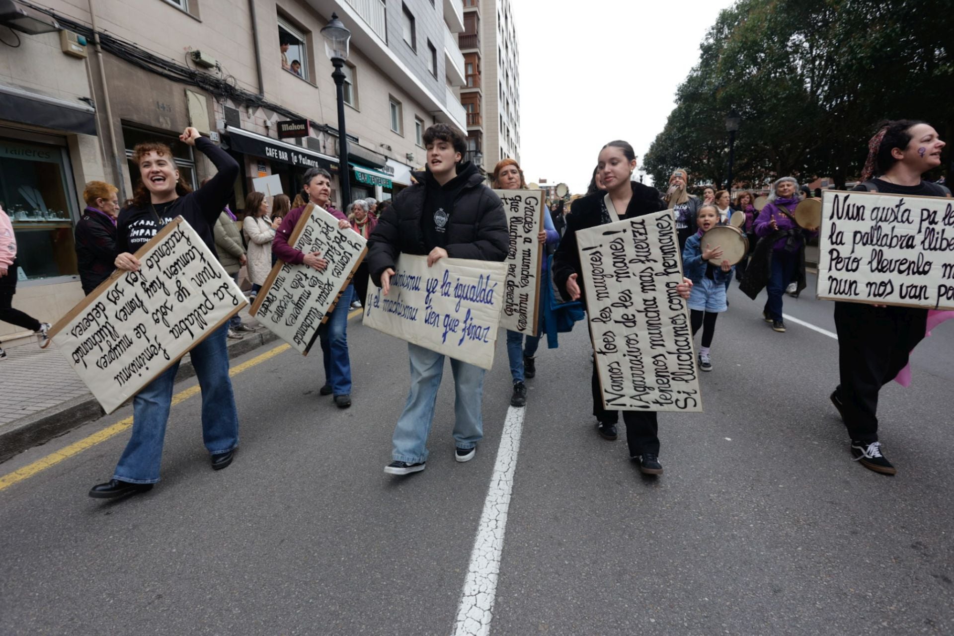 Asturias «respira lucha»: las fotos de la manifestación del 8M en Gijón
