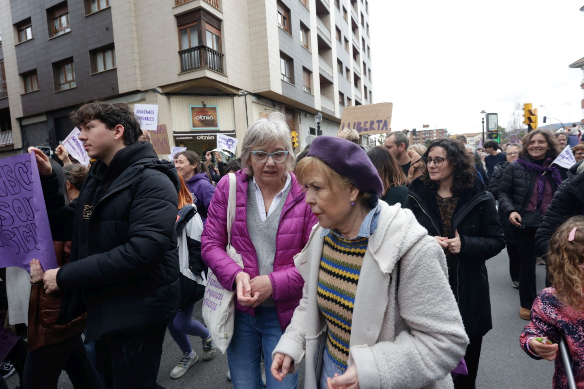 Asturias «respira lucha»: las fotos de la manifestación del 8M en Gijón