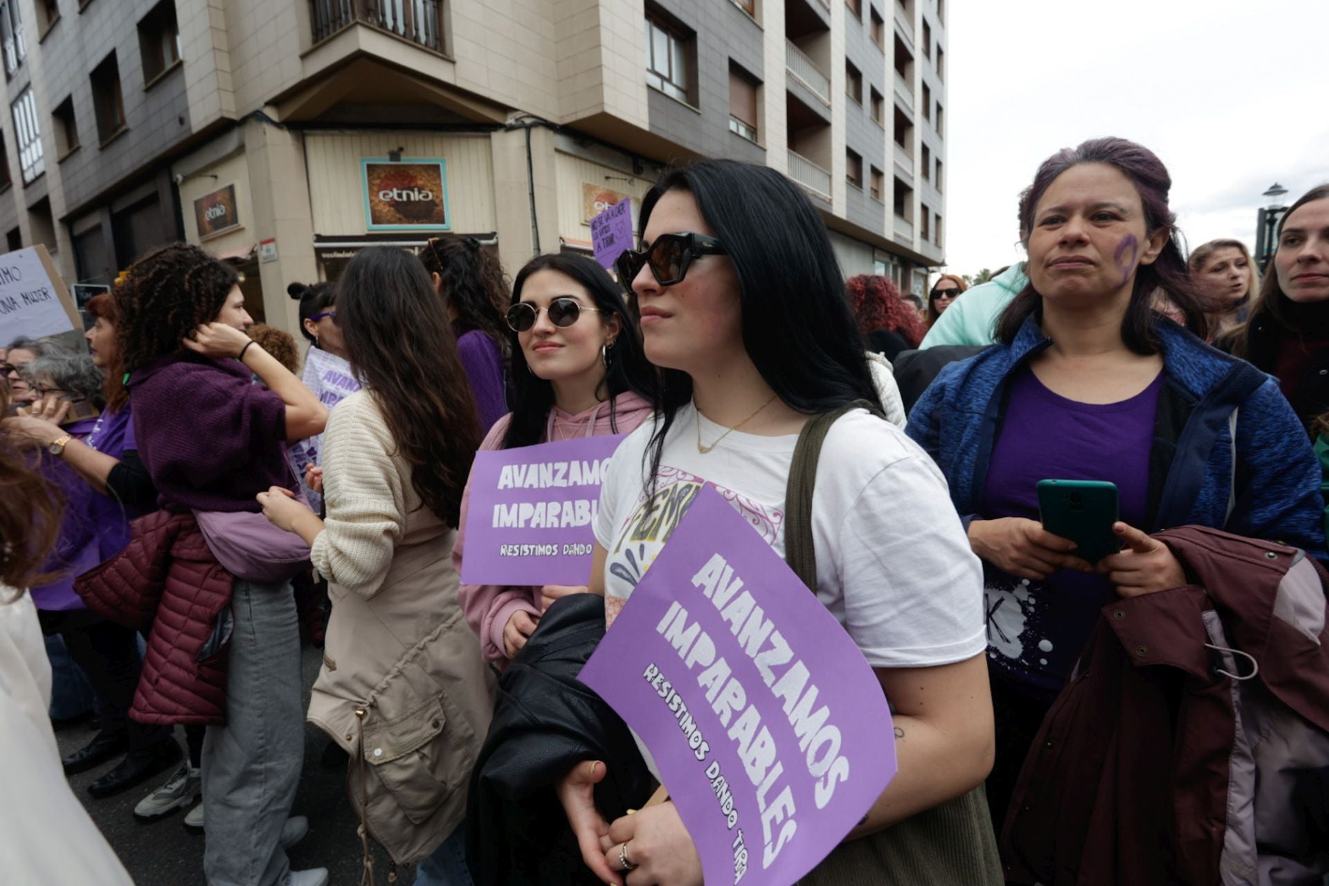Asturias «respira lucha»: las fotos de la manifestación del 8M en Gijón