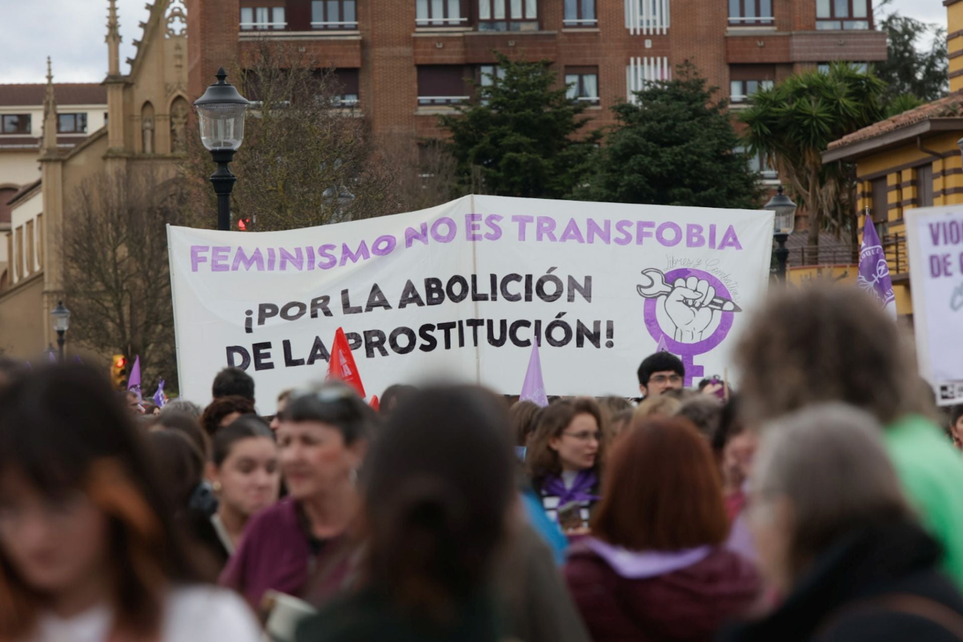 Asturias «respira lucha»: las fotos de la manifestación del 8M en Gijón