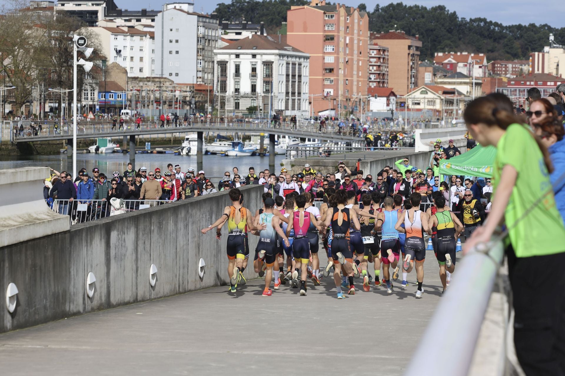 Avilés se llena de duatletas: las fotos de la competición