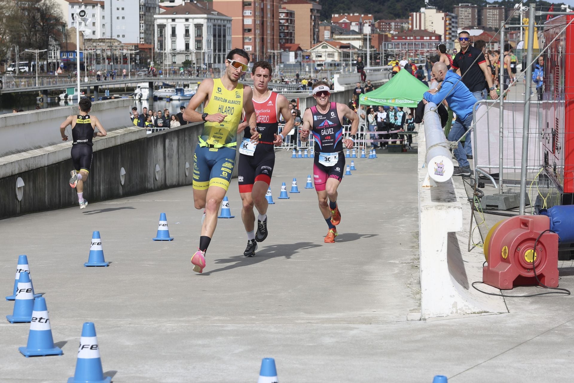 Avilés se llena de duatletas: las fotos de la competición
