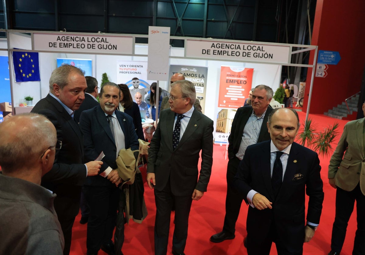 El rector, Ignacio Villaverde, junto a Álvaro Alonso, en la inauguración del Foro.