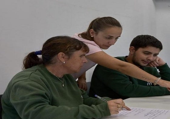 Sesión formativa del proyecto Emplearmet de orientación laboral para personas con discapacidad.