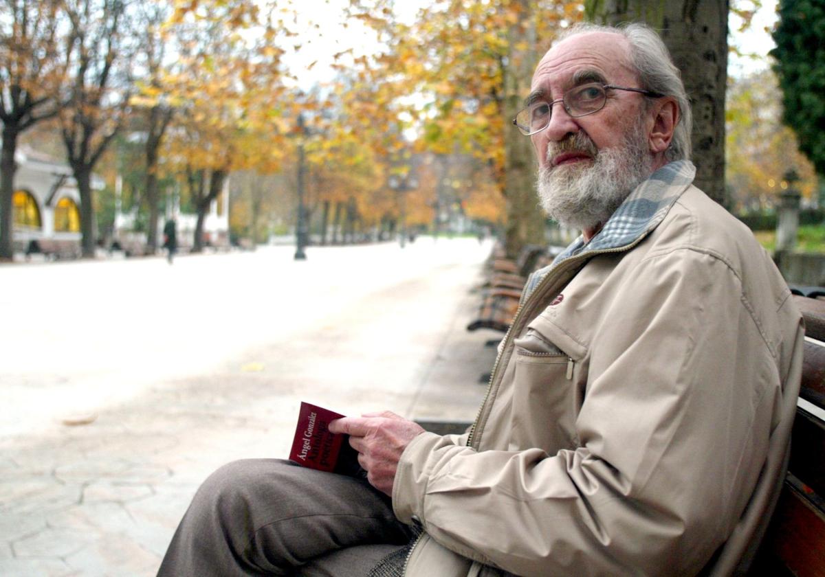 Un día de la Poesía para Ángel González