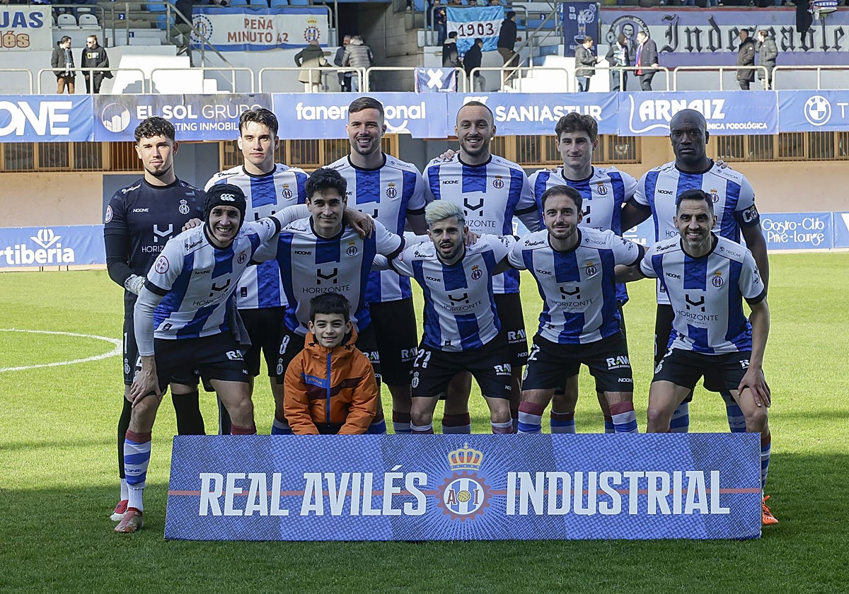 Formación inicial del Real Avilés en el partido ante el Pontevedra.