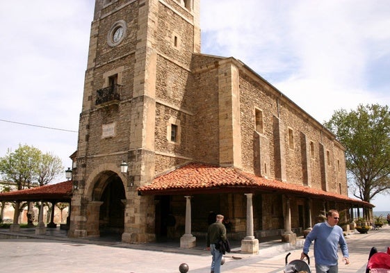 Iglesia de Santa María, en Luanco.