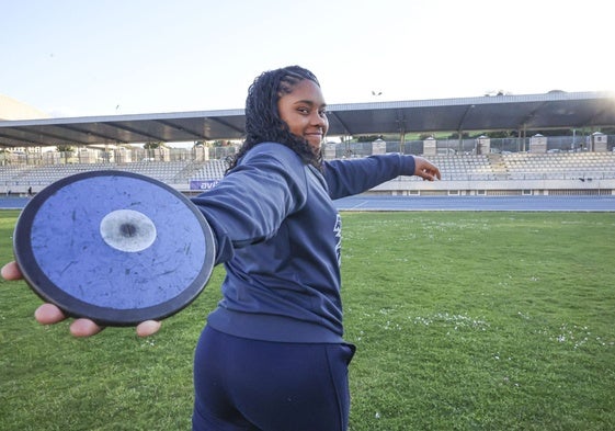Marileydis Saviñón, en el estadio de atletismo Yago Lamela de Avilés.