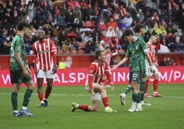 Riki recrimina a Dubasín que reclamara penalti por un derribo.