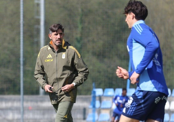 Primer entrenamiento del nuevo técnico del Real Oviedo.