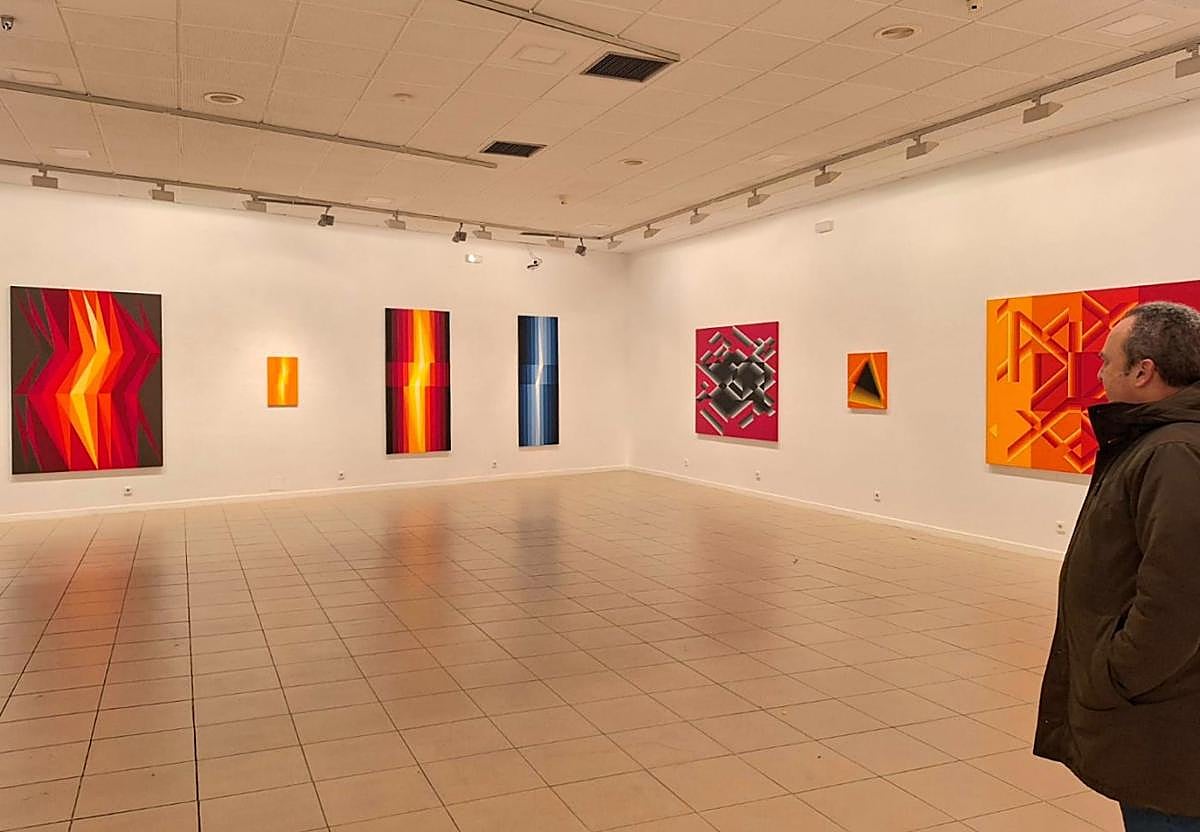 Javier Victorero, ante la exposición queinaugura hoy en León.