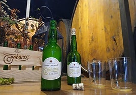 Como cada primavera vuelve a la barra de los chigres la Sidra Natural Sobre la Madre, primera de la temporada de Trabanco.