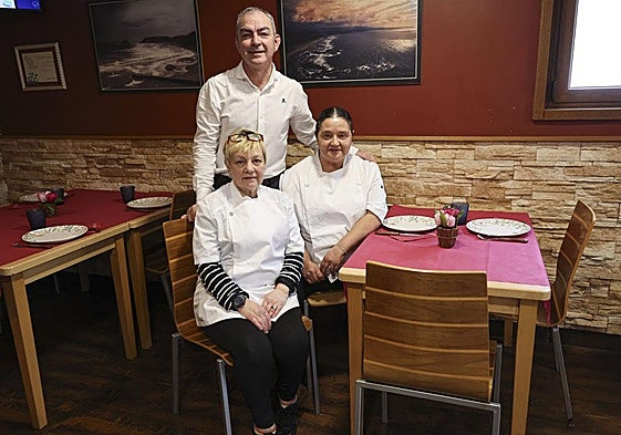 José Emilio García, Isabel María Fernández y María José Ige.