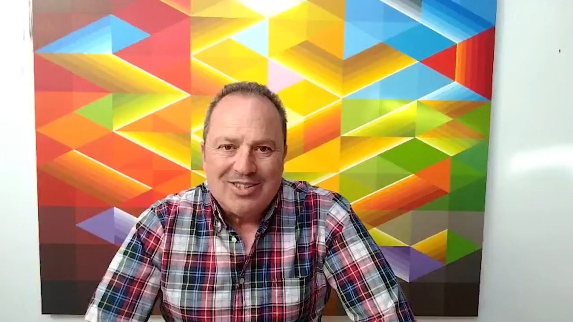 Javier Victorero, artista plástico, felicita a EL COMERCIO