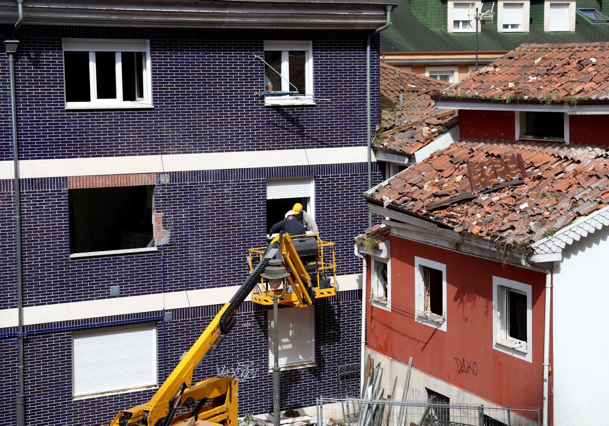 Mieres, un mes después de la explosión: «Nunca nos recuperaremos de este mazazo»