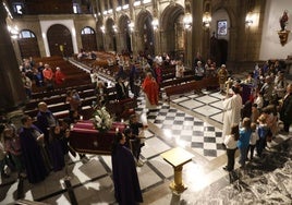 Las dos imágenes, la del Cristo y la de la Virgen de la Dolorosa, se encuentran en la estación 3, en el vía crucis infantil, en la iglesia de San José.