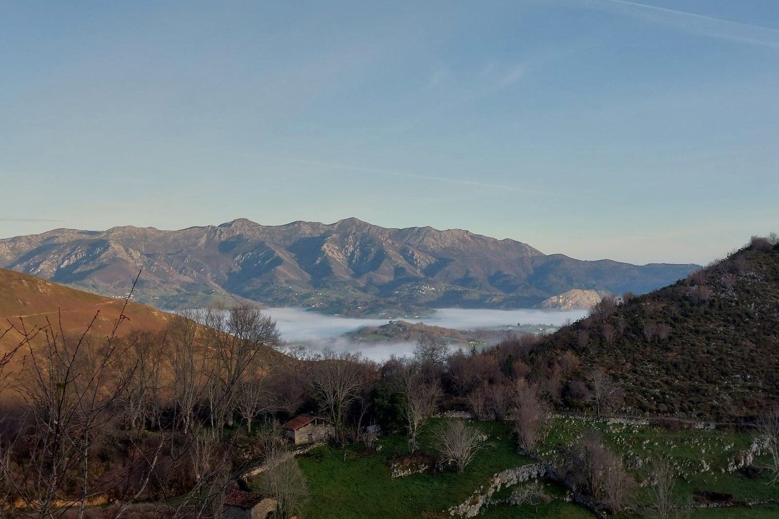 Mirador hacia la sierra del Sueve en la majada Calero.