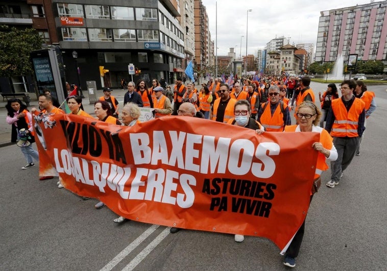 Gijón sale a la calle por la vivienda.
