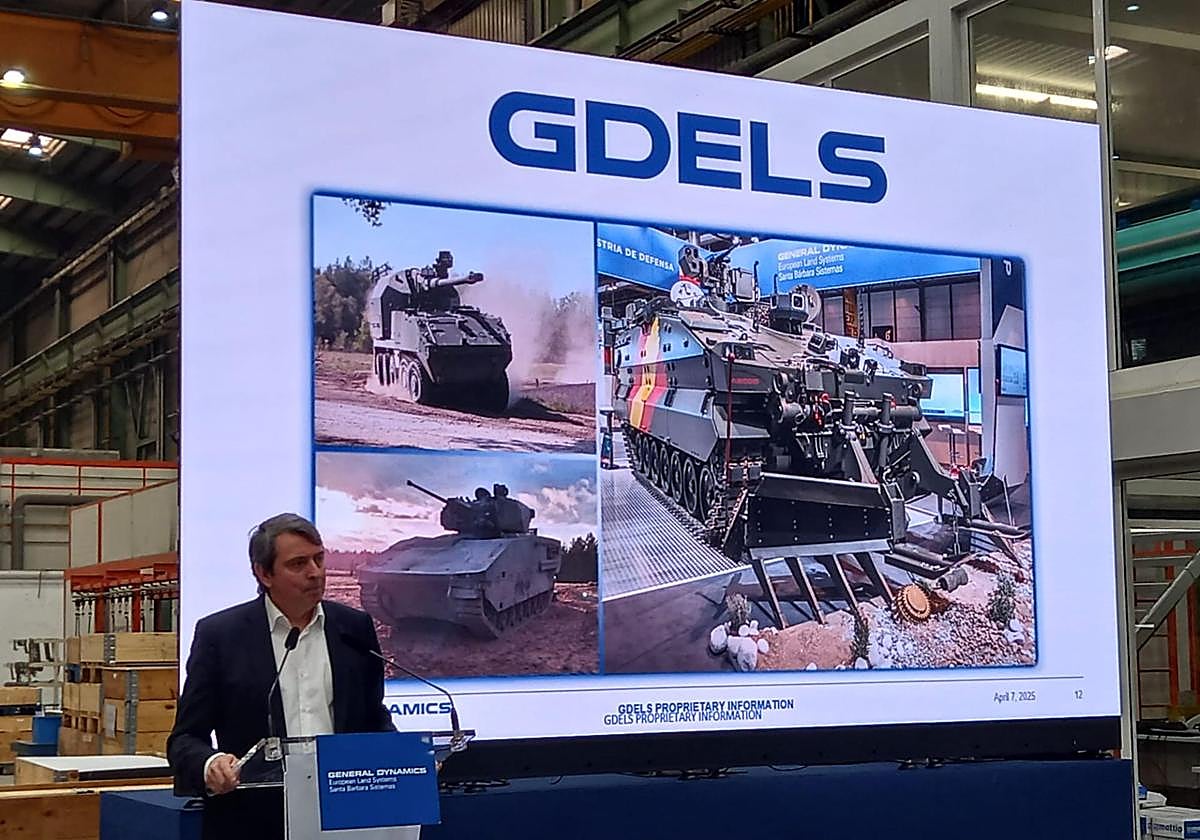 Antonio Bueno, presidente de General Dynamics European Land Systems, durante su intervención en la fábrica de armas de Trubia.