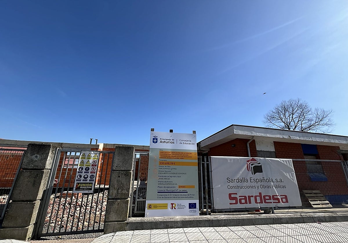 La obra, sin actividad este martes, en la nueva escuela de 0 a 3 años de la Ería de Lugones.