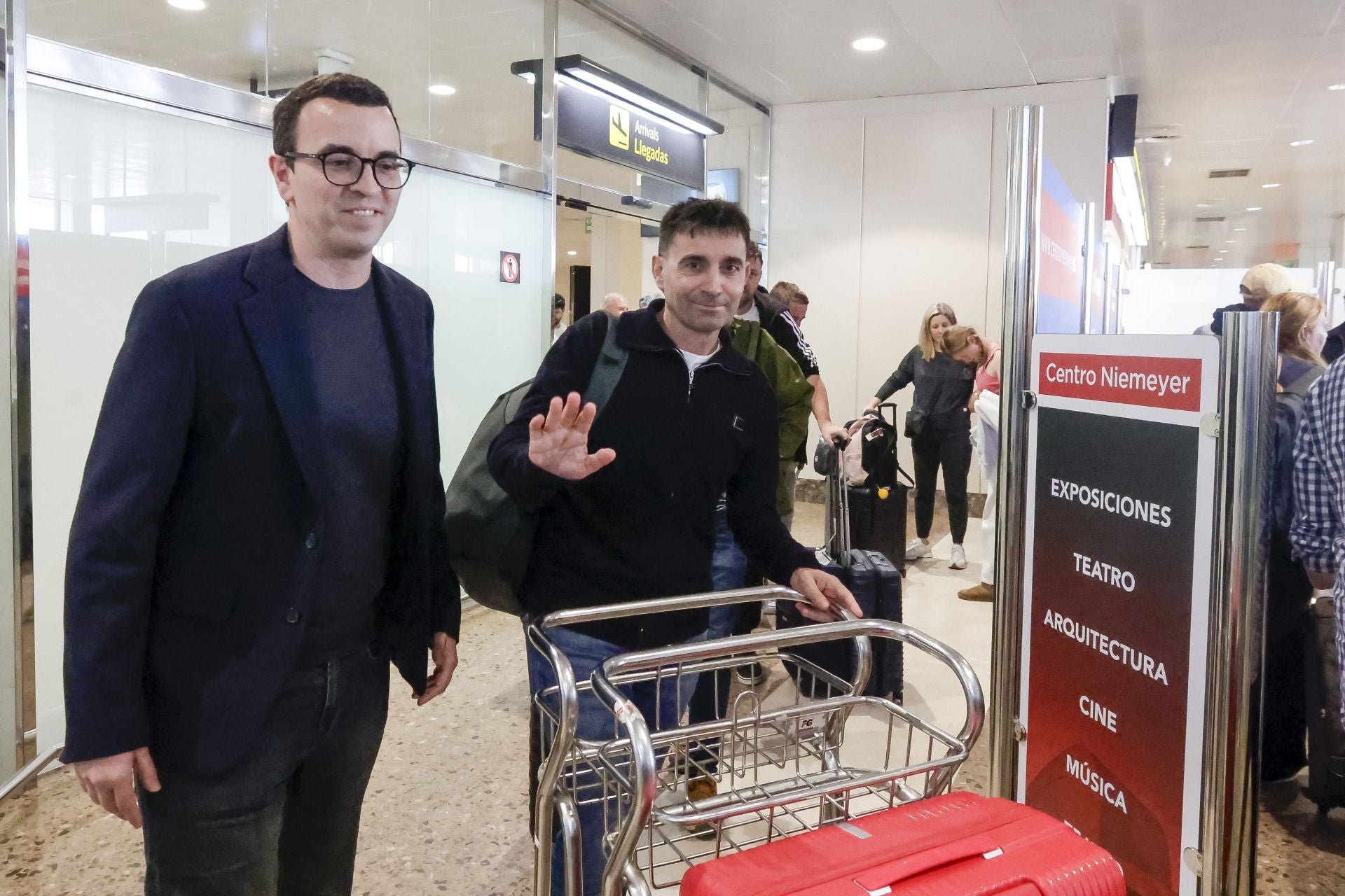 Las primeras imágenes de Asier Garitano a su llegada a Asturias