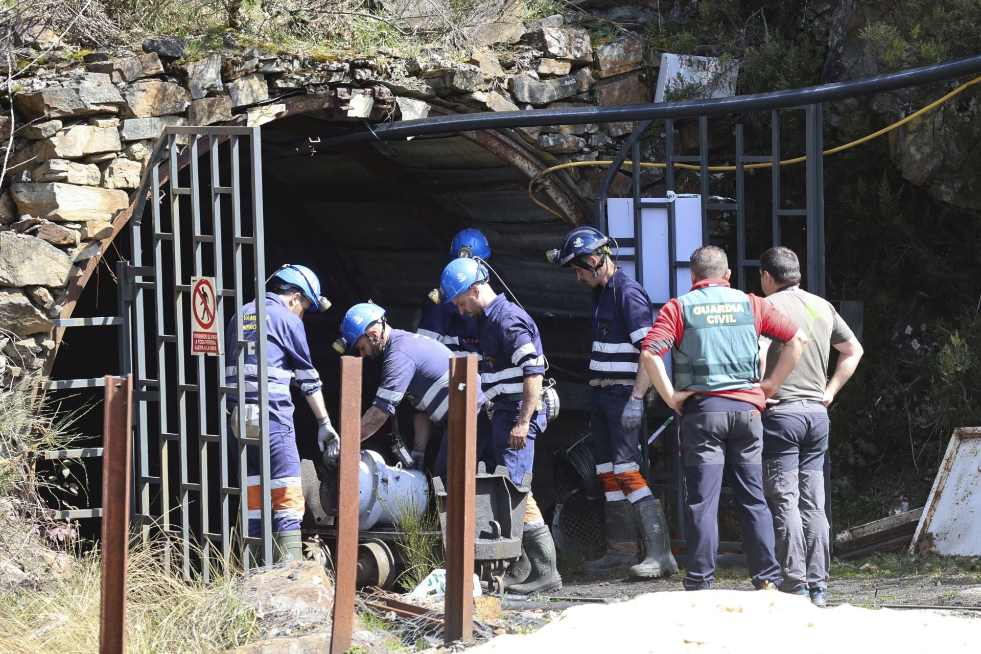 Las imágenes de la inspección de la Guardia Civil en la mina de Cerredo